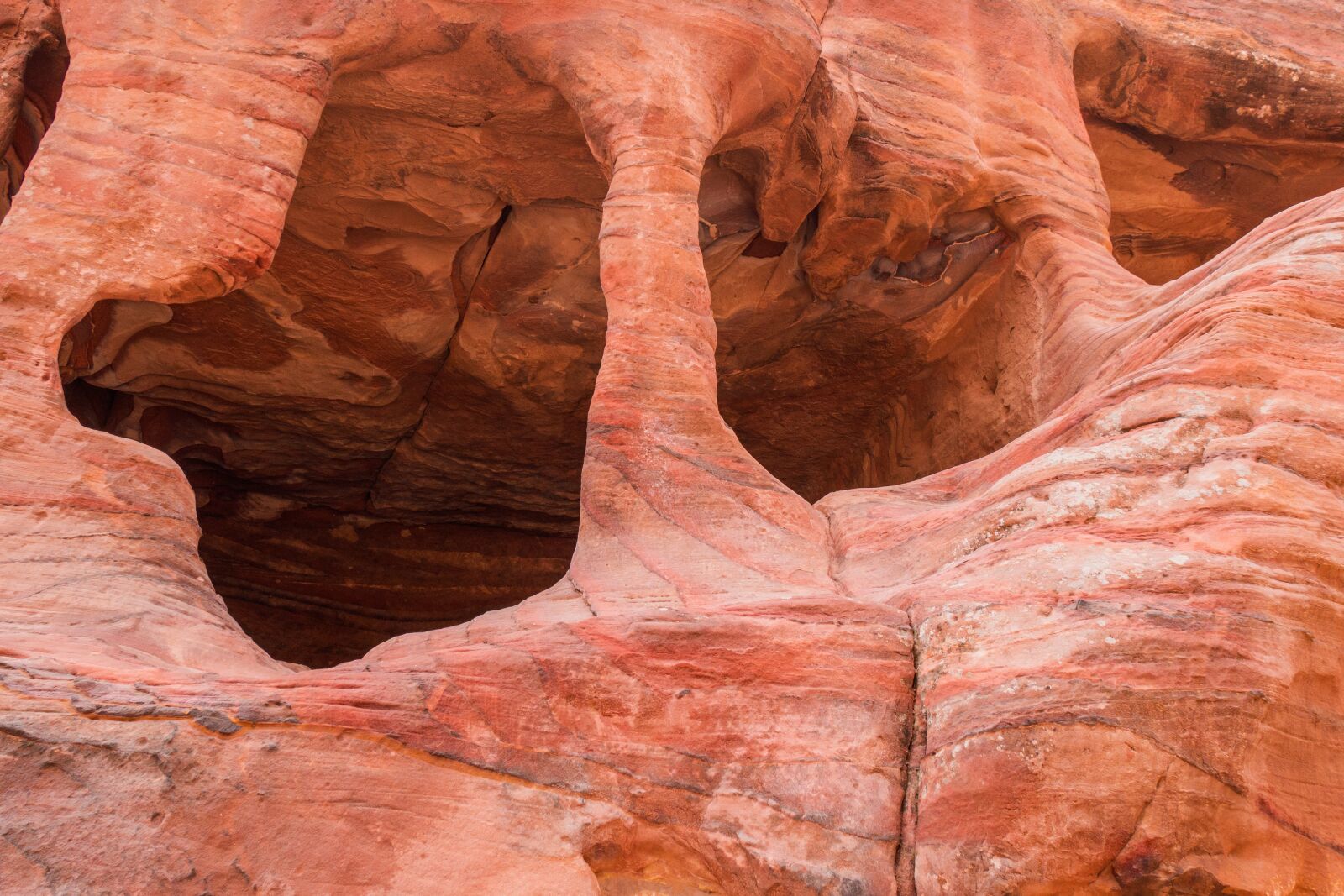 Panasonic Lumix G Vario 14-140mm F3.5-5.6 ASPH Power O.I.S sample photo. Petra, jordan, cave photography