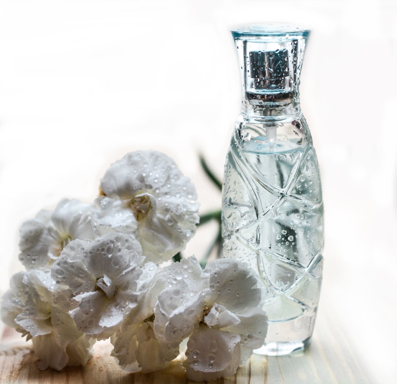 Nikon D5200 sample photo. Perfume, bottle, glass photography