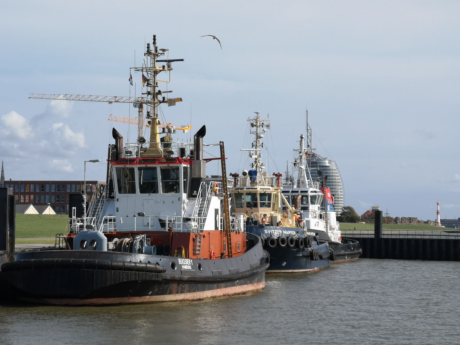 HUAWEI CLT-L29 sample photo. Tug, port, bremerhaven photography