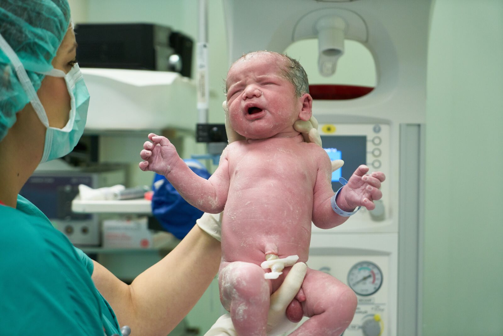 Sony a7R II sample photo. Baby, birth, yen photography