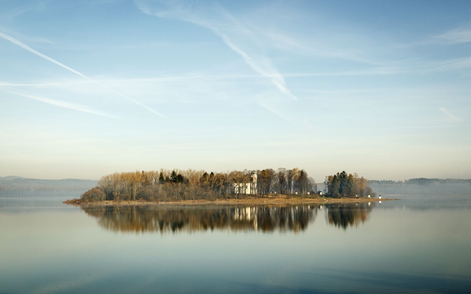 Canon EOS 600D (Rebel EOS T3i / EOS Kiss X5) sample photo. Slovakia, island, lake photography