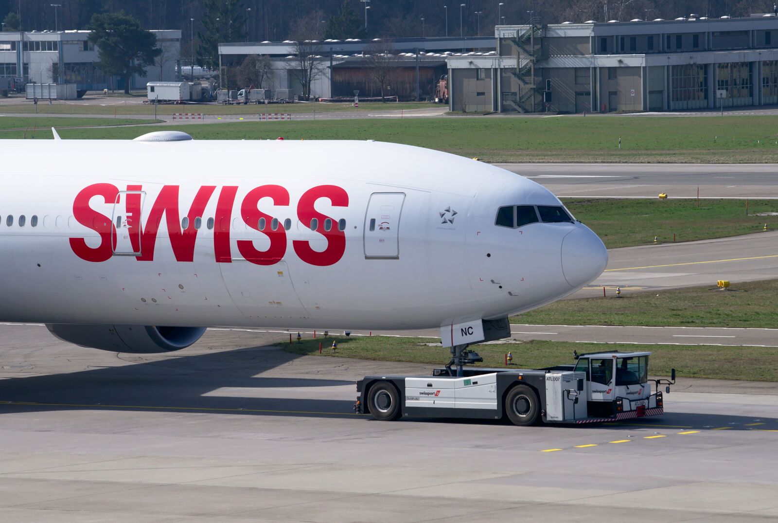 Nikon D300S sample photo. Swiss, boeing 777, aircraft photography