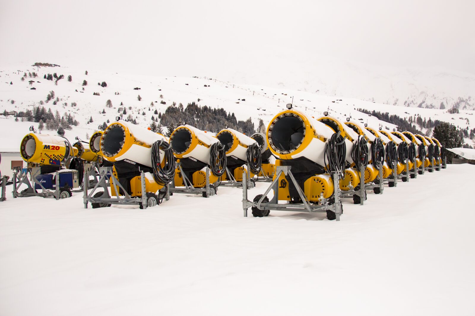 Canon EOS 700D (EOS Rebel T5i / EOS Kiss X7i) sample photo. Snow cannons, snow, winter photography