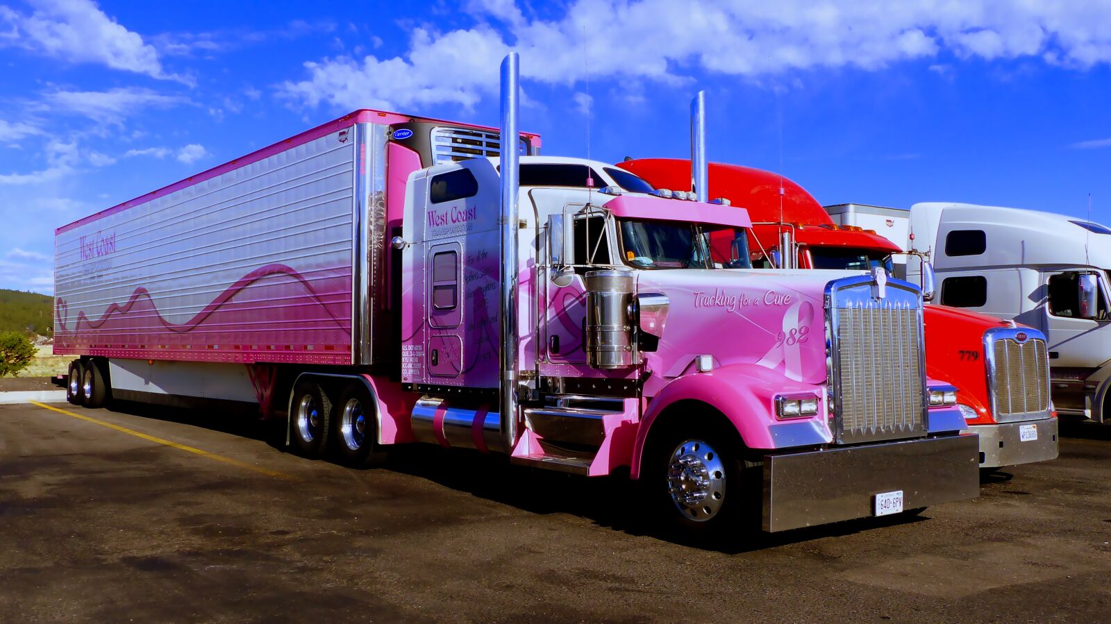 Panasonic Lumix DMC-FZ200 sample photo. Truck, american, vehicle photography