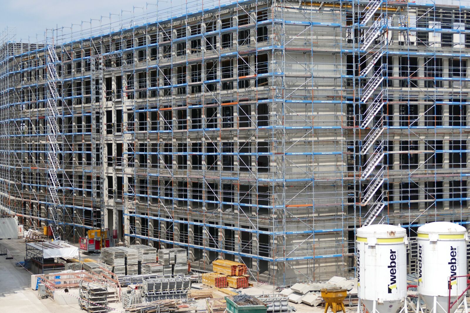 Panasonic Lumix DMC-FZ1000 sample photo. Site, new building, housebuilding photography