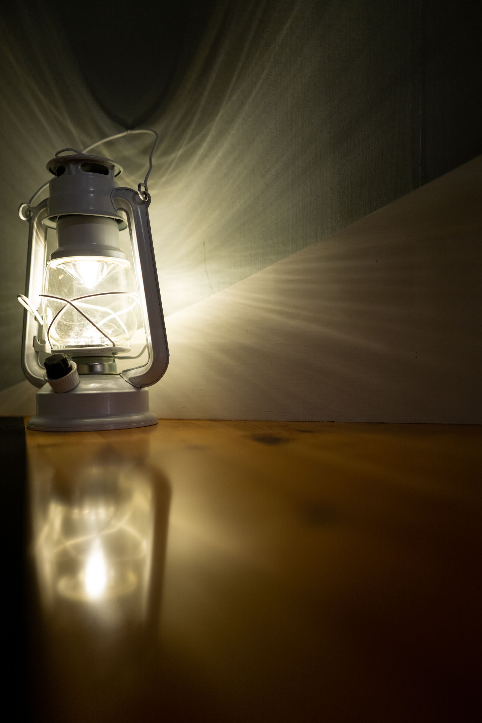 SUMMILUX 1:1.7/28 ASPH. sample photo. Lantern at the staircase photography