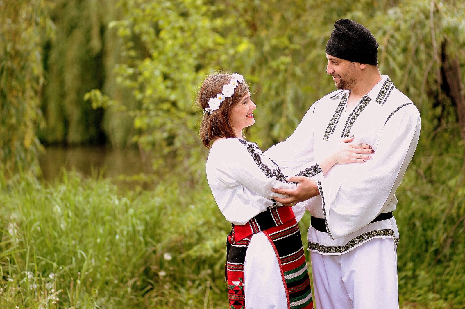 Canon EOS 450D (EOS Rebel XSi / EOS Kiss X2) sample photo. Family, traditional costume, romania photography