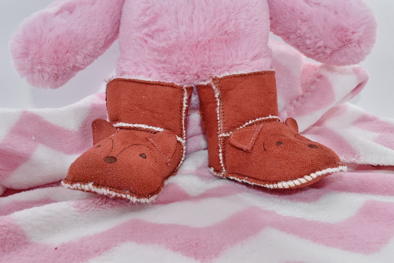 Nikon D5500 sample photo. Baby, boots, footwear, newborn photography