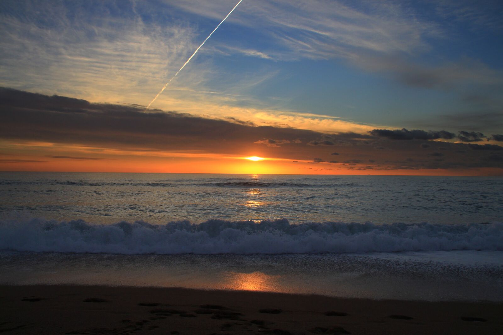 Canon EOS 700D (EOS Rebel T5i / EOS Kiss X7i) sample photo. Sunrise, ocean, sky photography