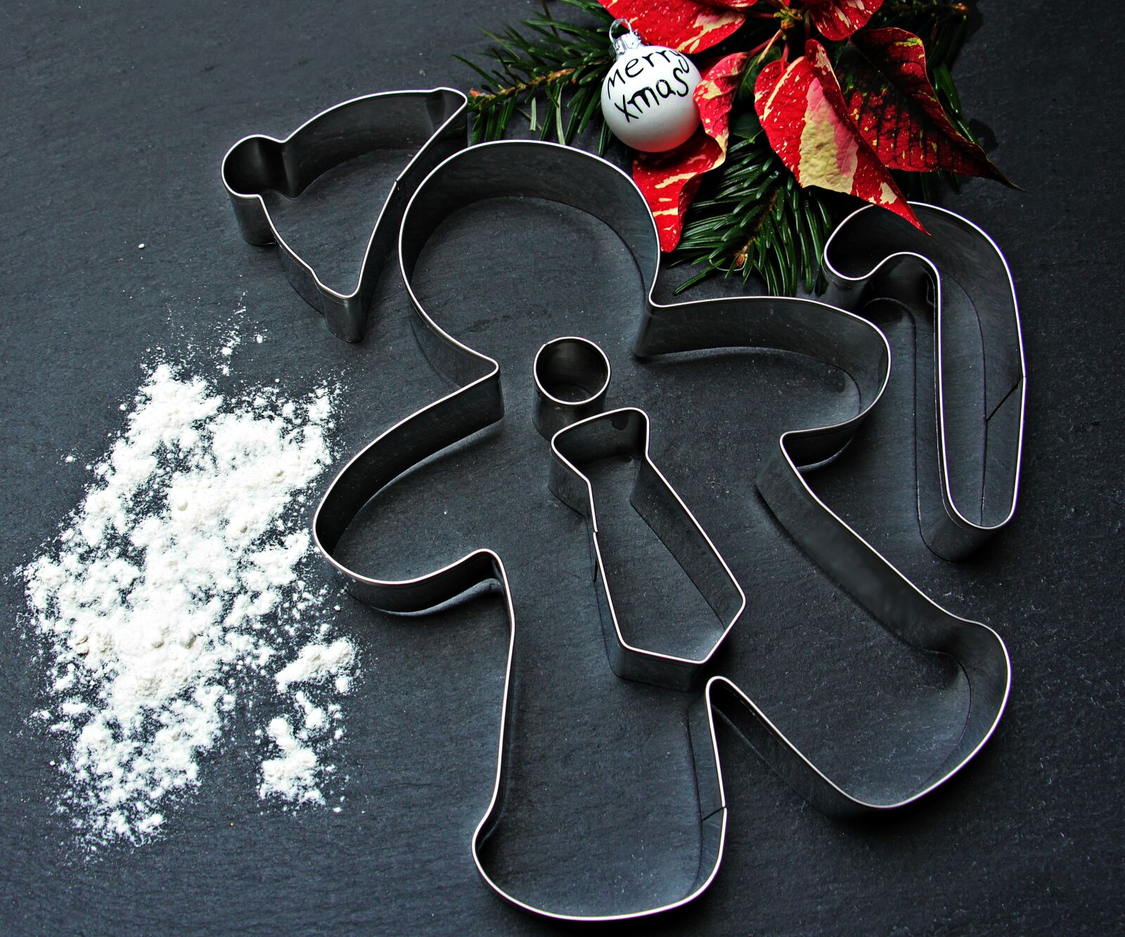 Canon EOS 550D (EOS Rebel T2i / EOS Kiss X4) sample photo. Gingerbread man, cookie, christmas photography