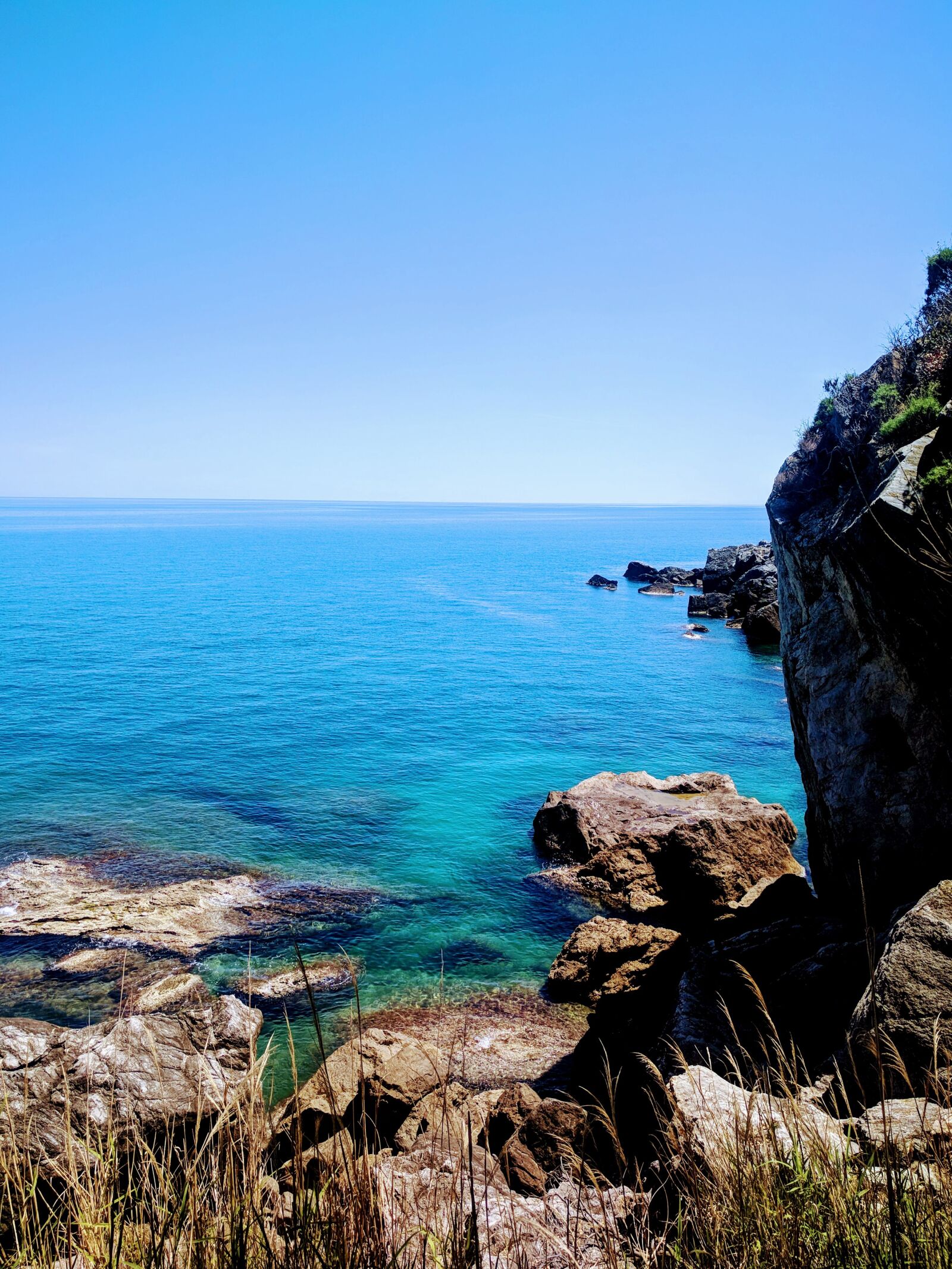 Google Nexus 6P sample photo. Sea, rocks, horizon photography