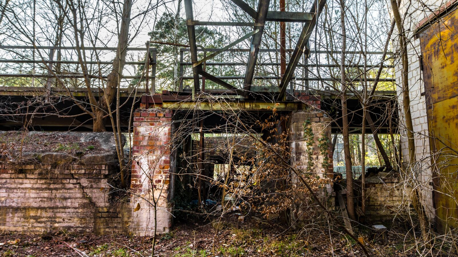 Sony Alpha a5000 (ILCE 5000) sample photo. Nature, industry, abandoned photography