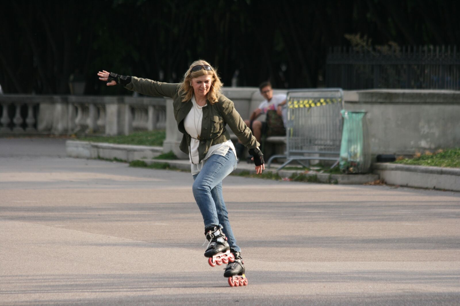 Canon EOS 400D (EOS Digital Rebel XTi / EOS Kiss Digital X) sample photo. Inline, skating, balance photography