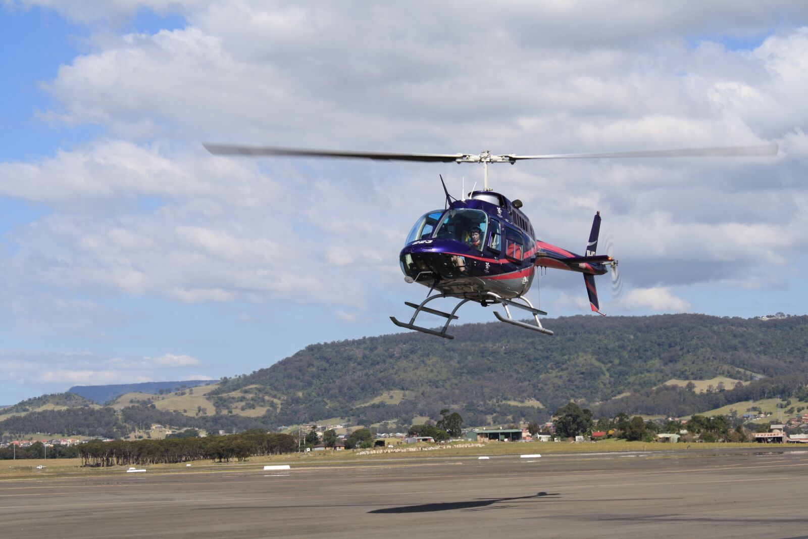 Canon EOS 1000D (EOS Digital Rebel XS / EOS Kiss F) sample photo. Helicopter, flying, aircraft photography