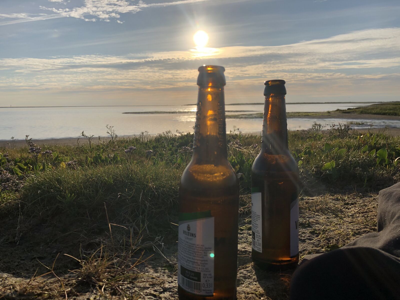 Apple iPhone X sample photo. Beer, sunset, sea photography