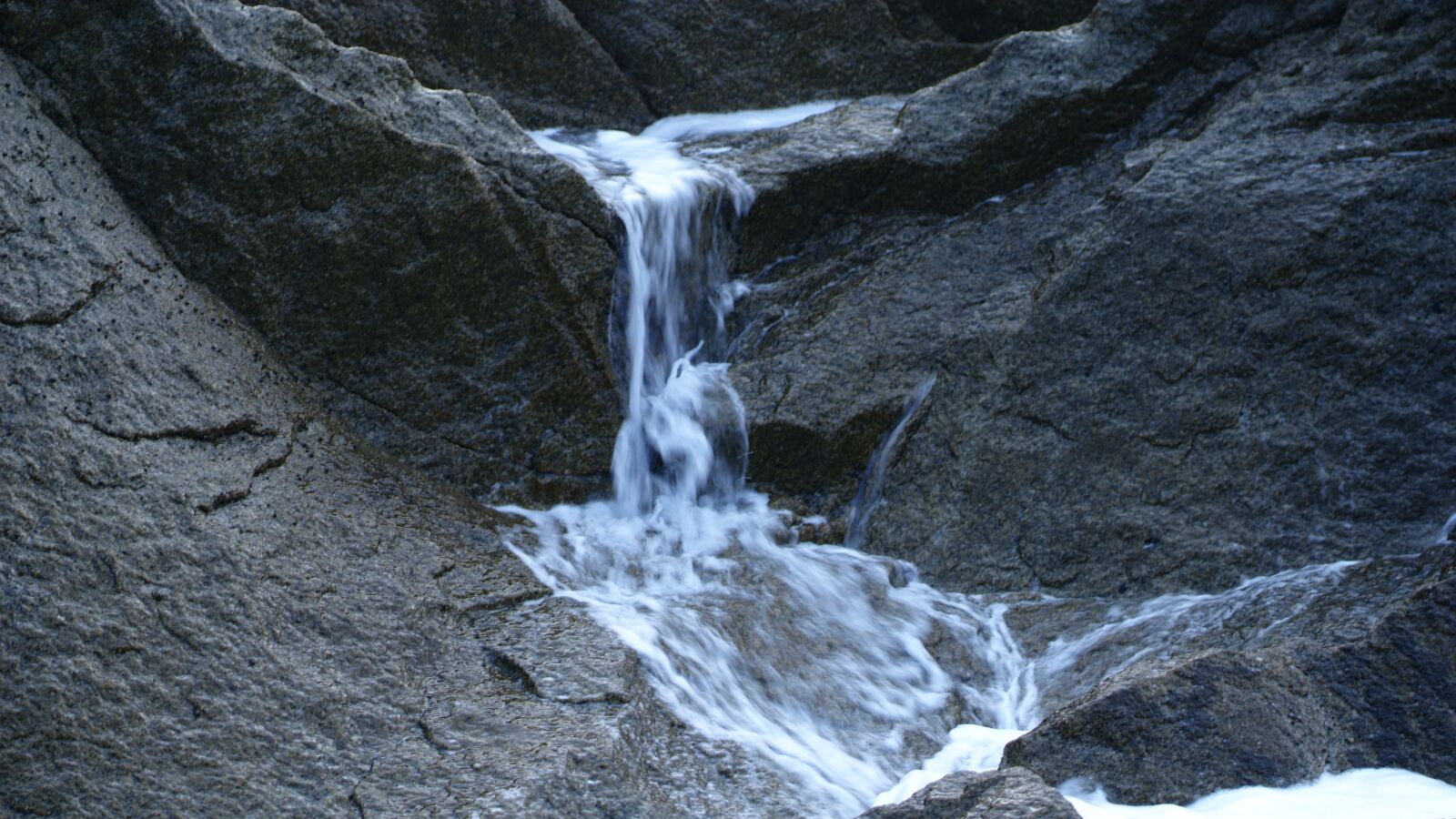 Fujifilm FinePix S3 Pro sample photo. Waterfall, cool, summer photography