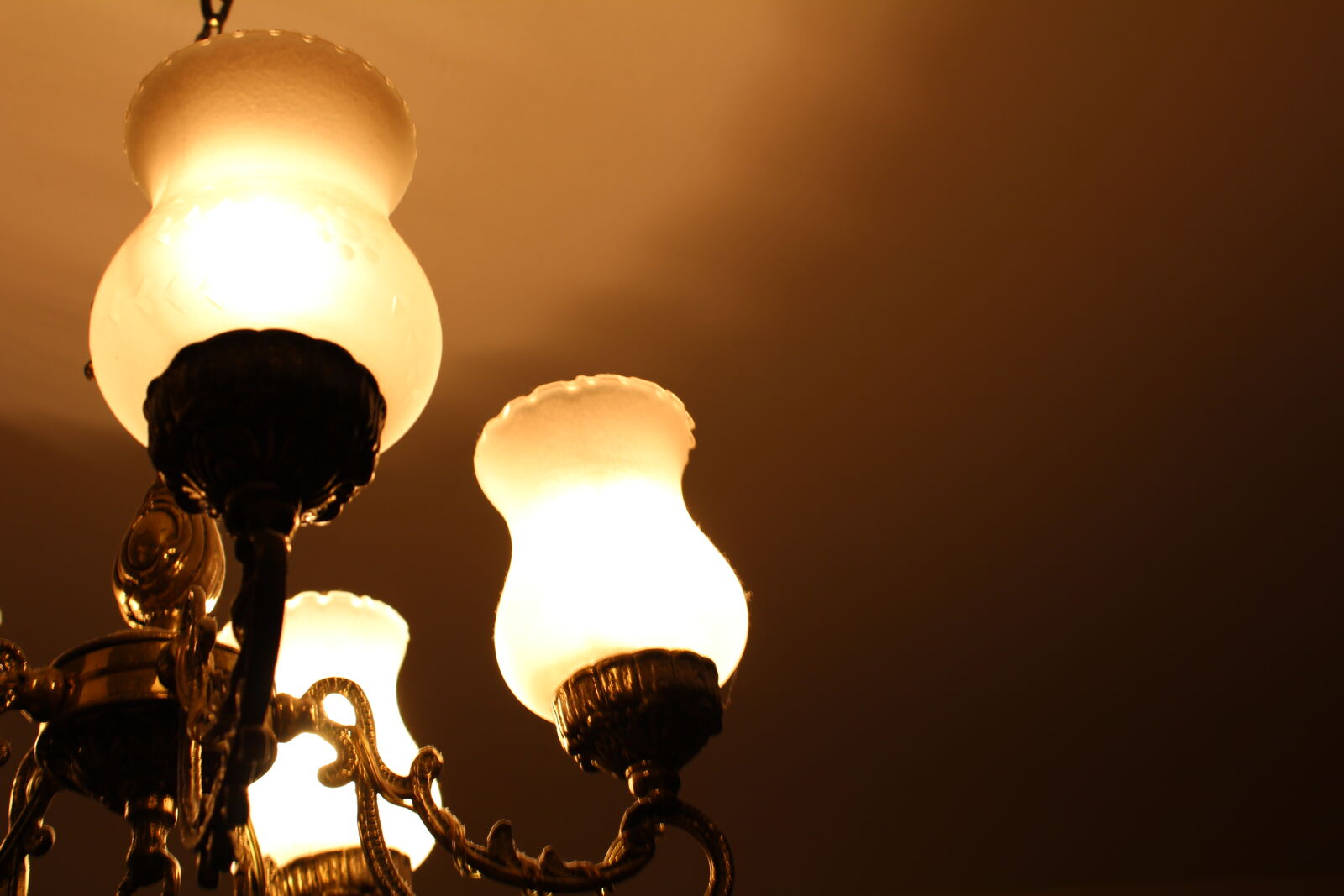 Canon EOS 1200D (EOS Rebel T5 / EOS Kiss X70 / EOS Hi) sample photo. Chandelier, light, light, and photography
