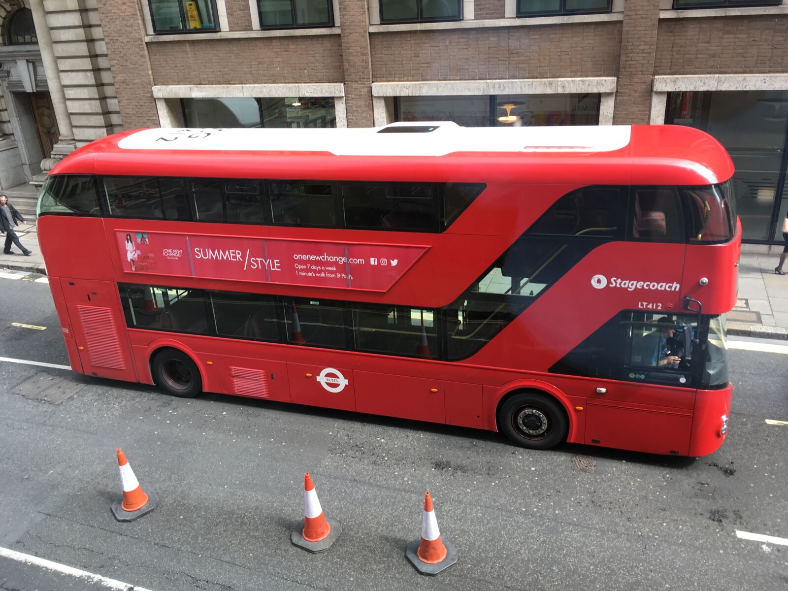 iPhone SE back camera 4.15mm f/2.2 sample photo. London, london, bus, newgate photography