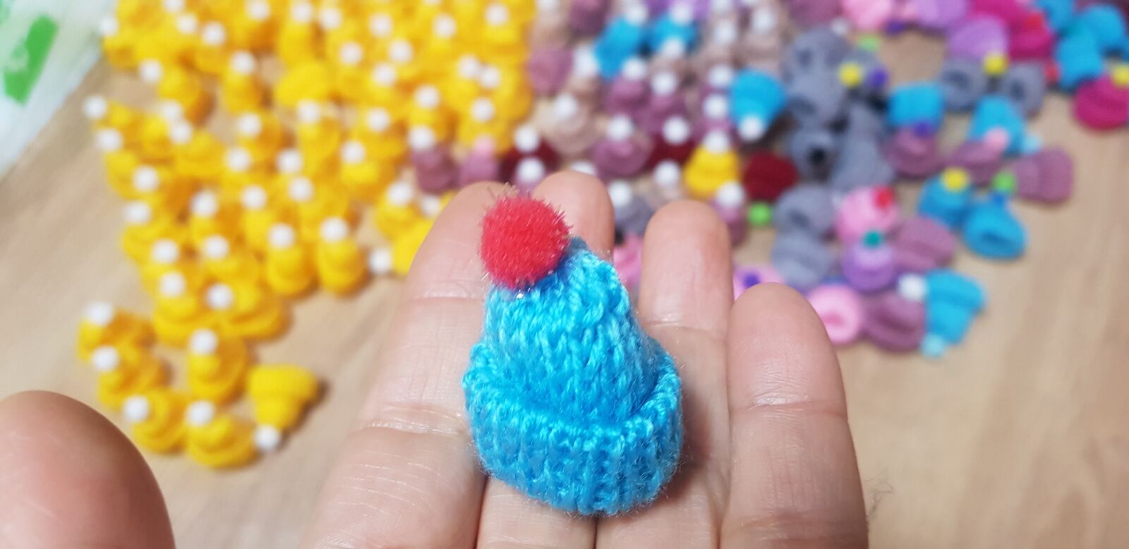 Samsung SM-N950N sample photo. Cap, doll hat, miniatures photography