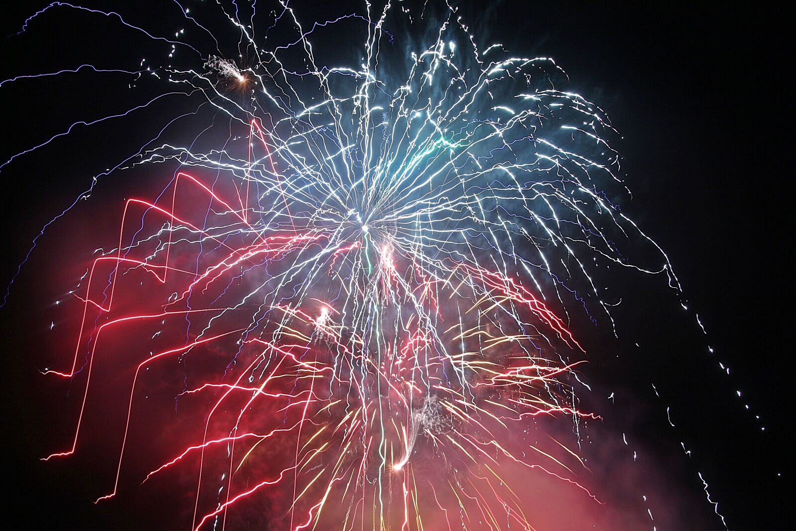 Canon EOS 650D (EOS Rebel T4i / EOS Kiss X6i) sample photo. Fireworks, pyrotechnics, fireworks art photography