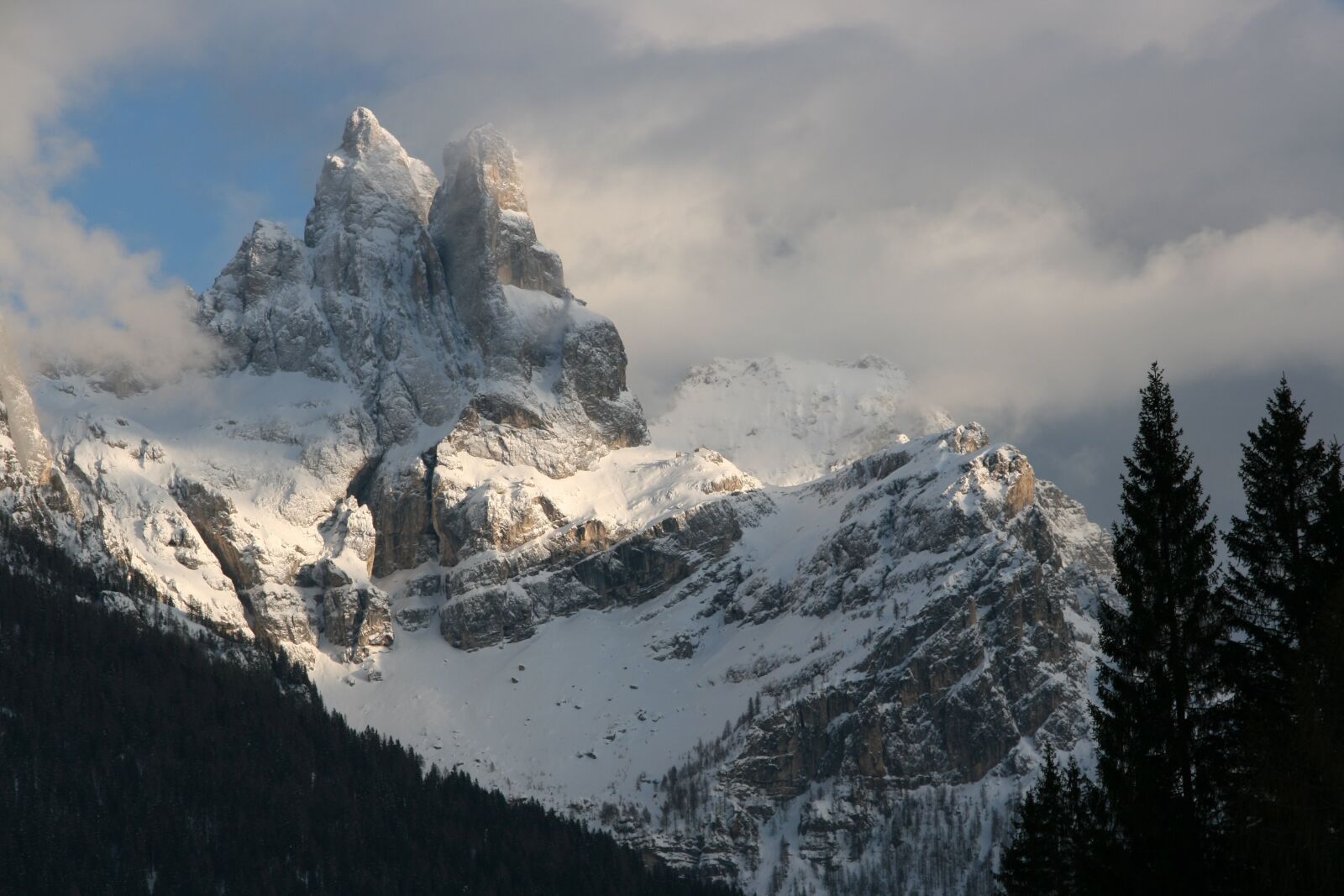 Canon EOS 400D (EOS Digital Rebel XTi / EOS Kiss Digital X) sample photo. Mountain, summit, snow photography