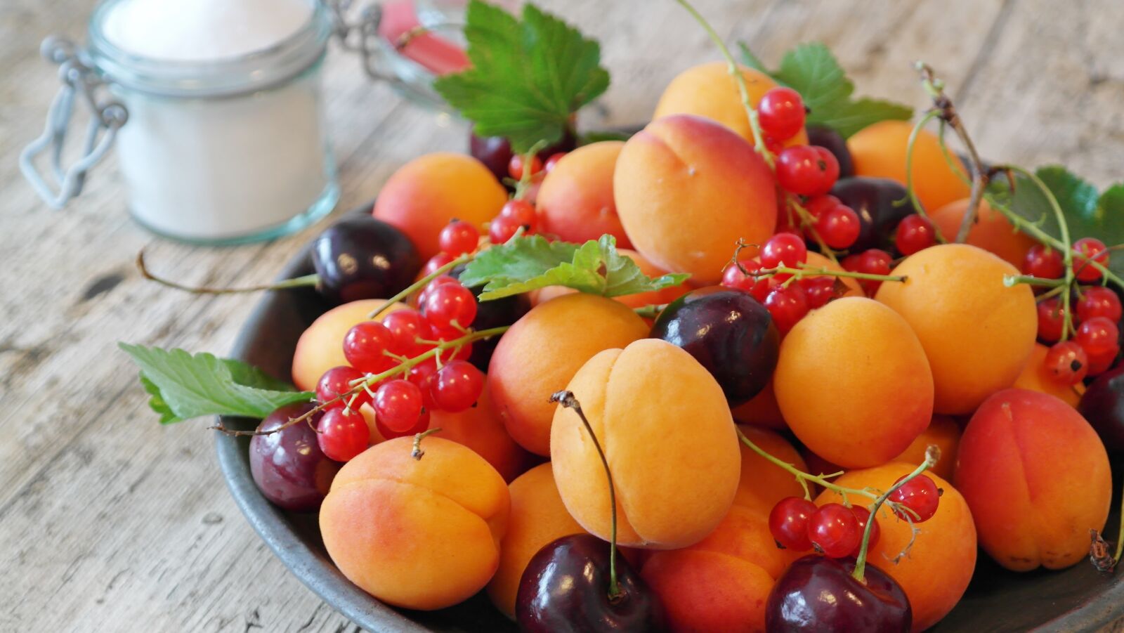Samsung NX20 sample photo. Fruit, fruit plate, fruits photography