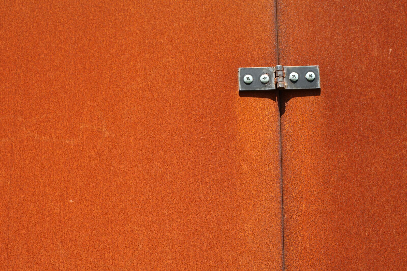 Canon EOS 5D Mark II sample photo. Hinge, abstract, corten photography