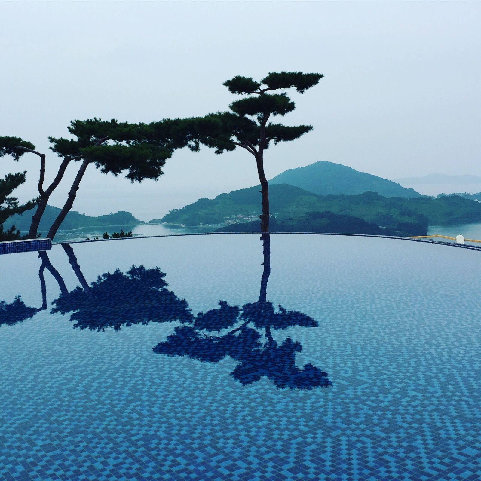 iPhone 6 Plus back camera 4.15mm f/2.2 sample photo. Tongyeong gs, resort, mother photography