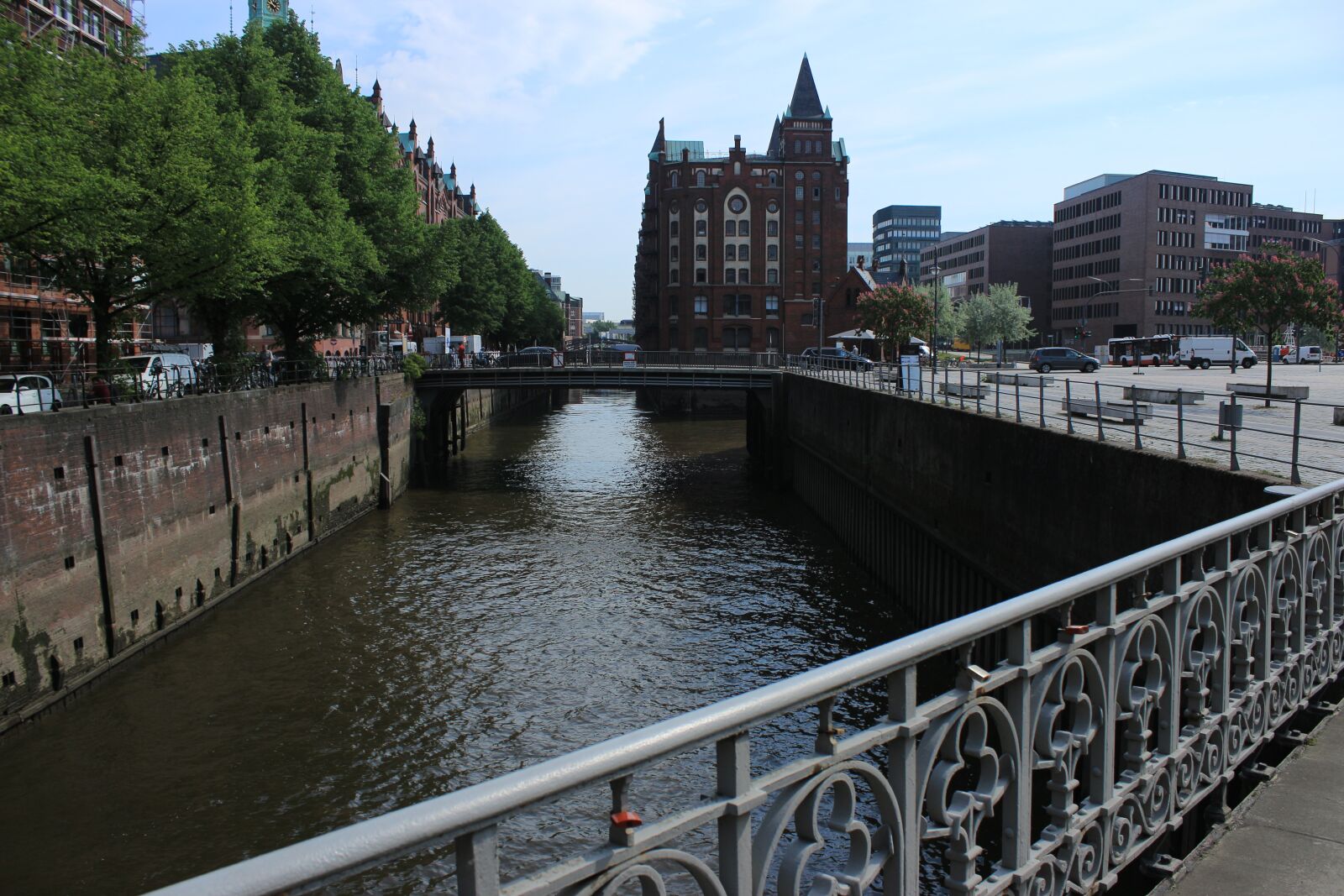 Canon EOS 700D (EOS Rebel T5i / EOS Kiss X7i) sample photo. Hamburg, river, day photography