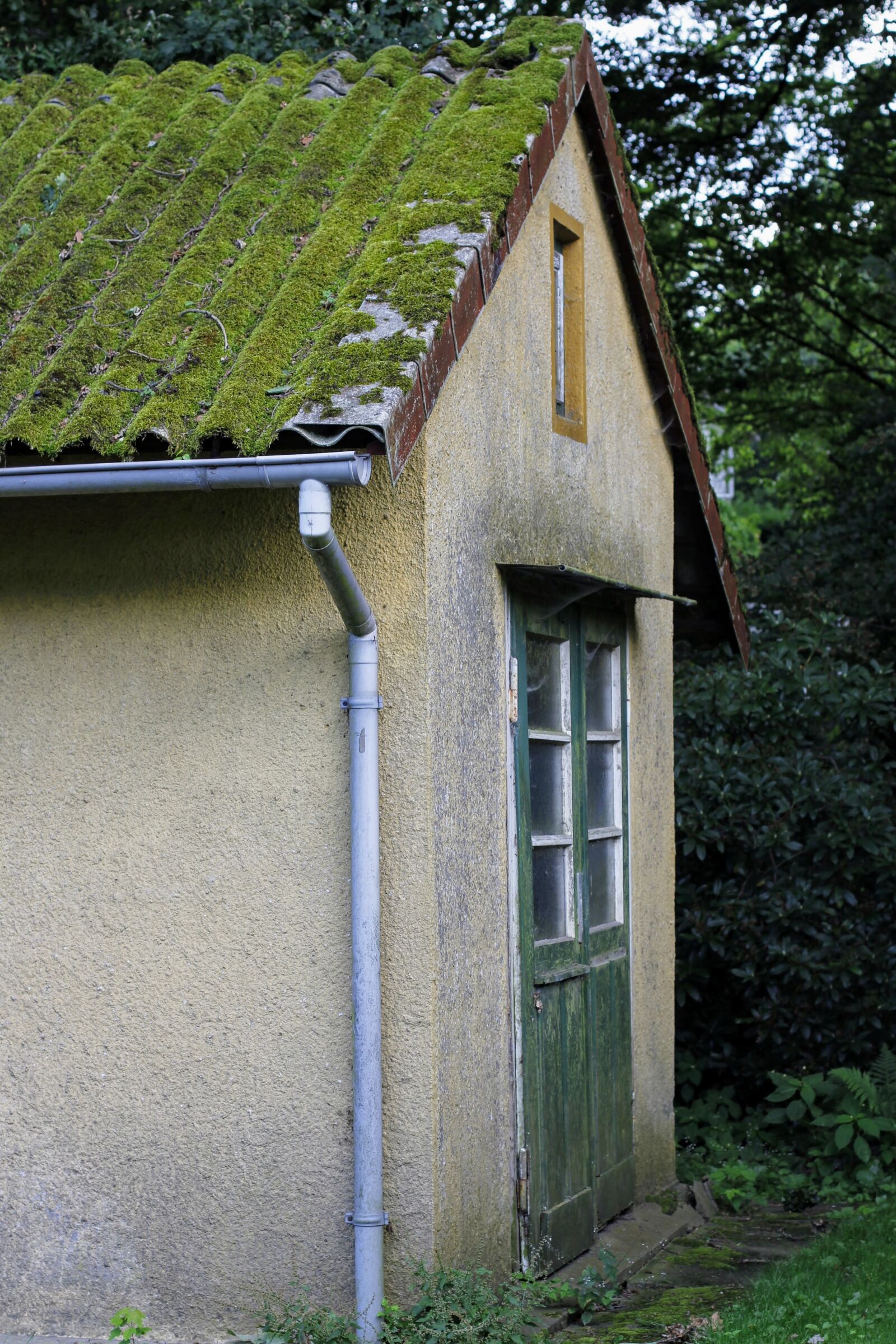 Canon EOS 60D + Canon EF 50mm F1.4 USM sample photo. House, old, verdigris photography