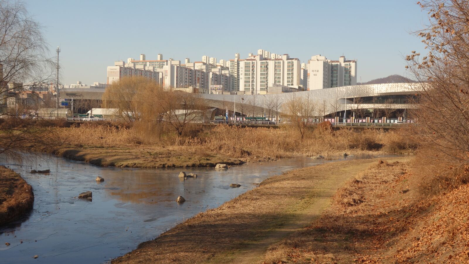 Sony Cyber-shot DSC-RX100 sample photo. South korea, stream, korea photography
