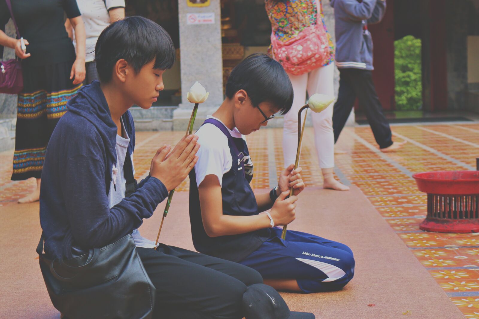 Canon EOS 70D sample photo. Thailand, temple, kids photography