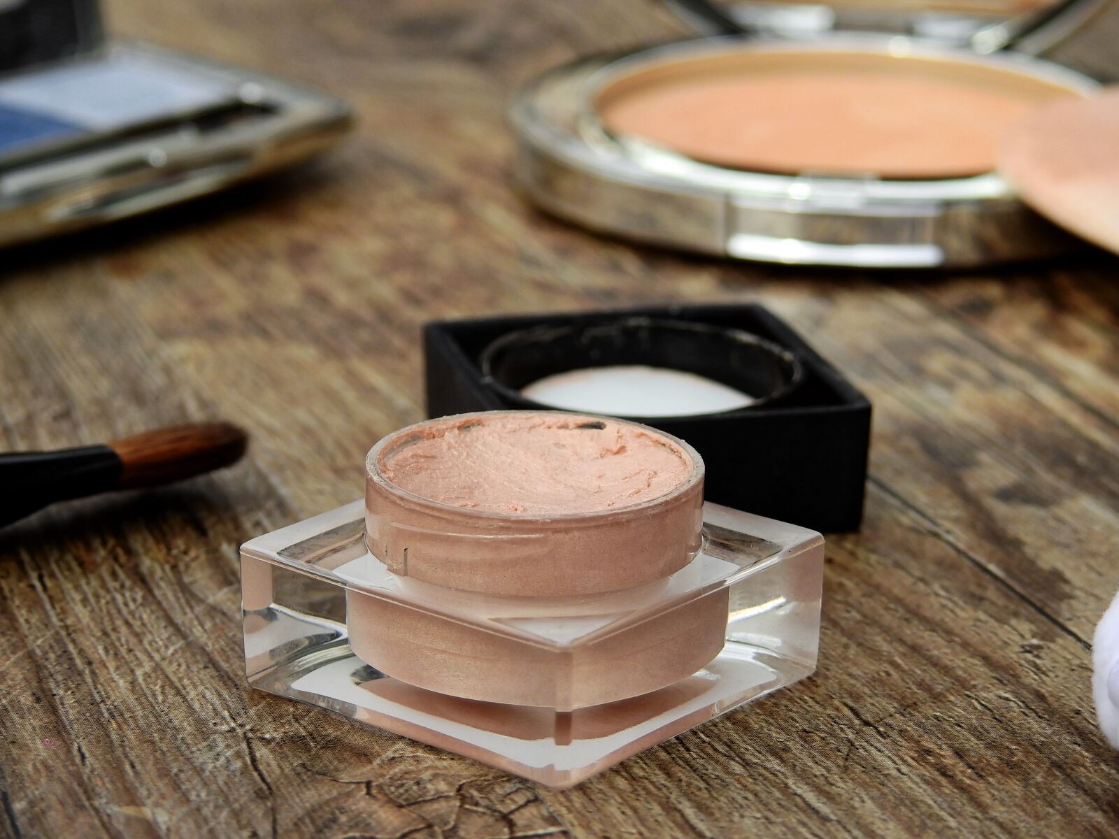 Nikon Coolpix P900 sample photo. Cosmetics, make up, makeup photography