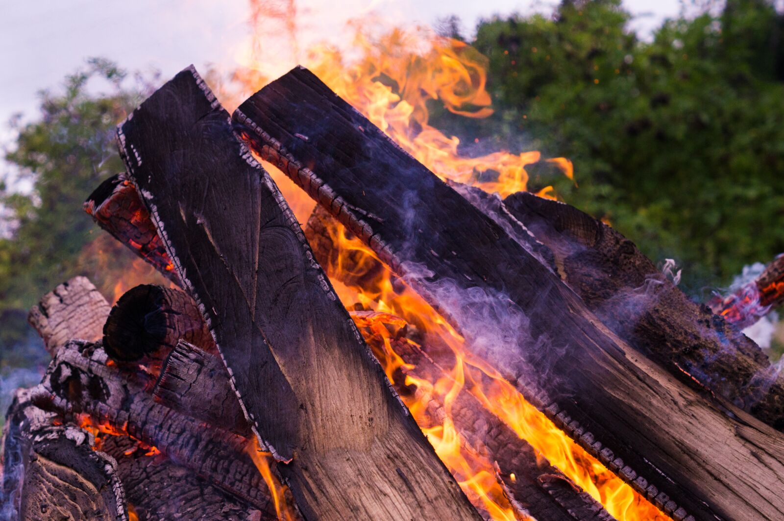 Sony SLT-A57 + Sony DT 50mm F1.8 SAM sample photo. Fire, hot, wood photography