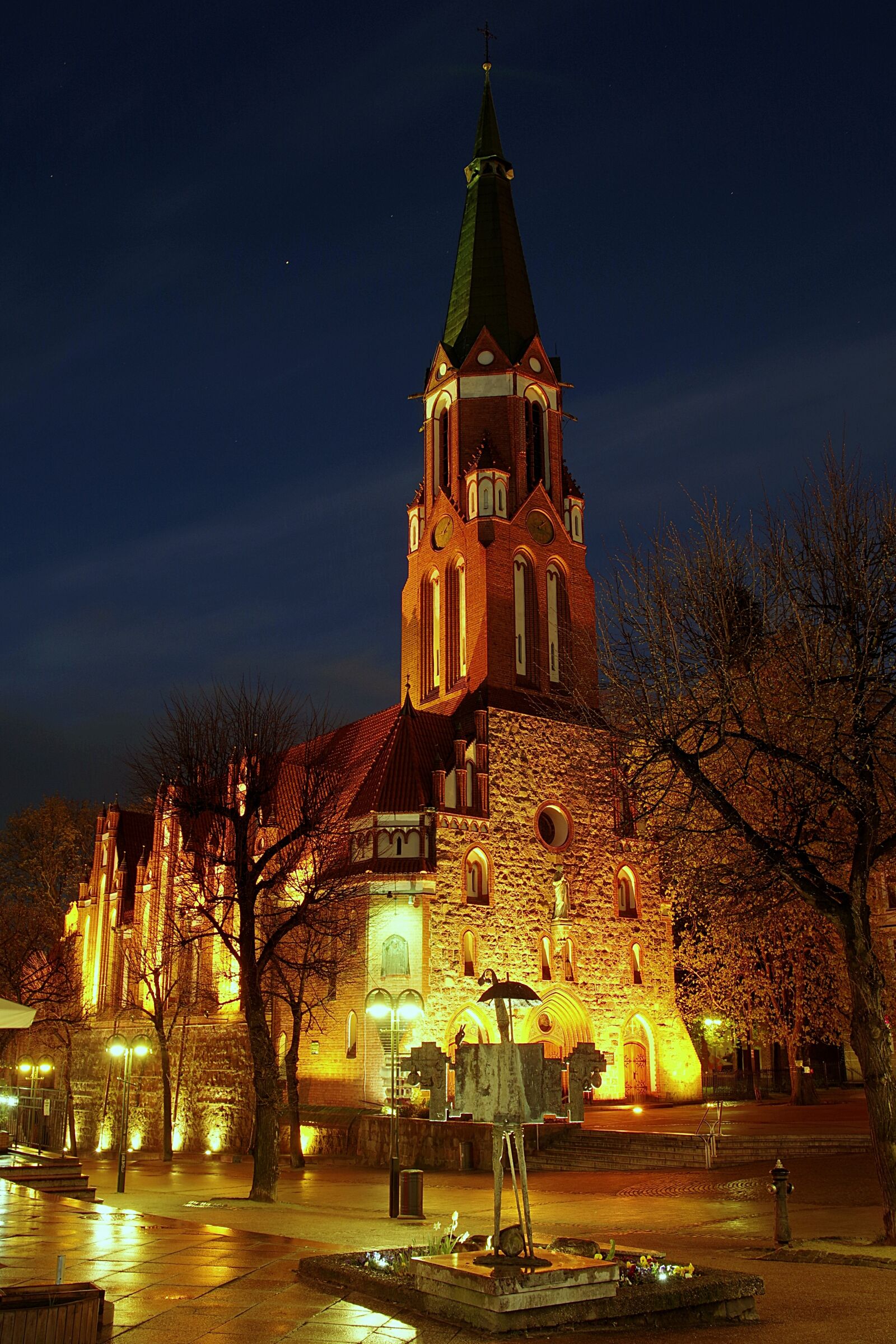 Pentax K-S2 sample photo. Church, night, lit photography
