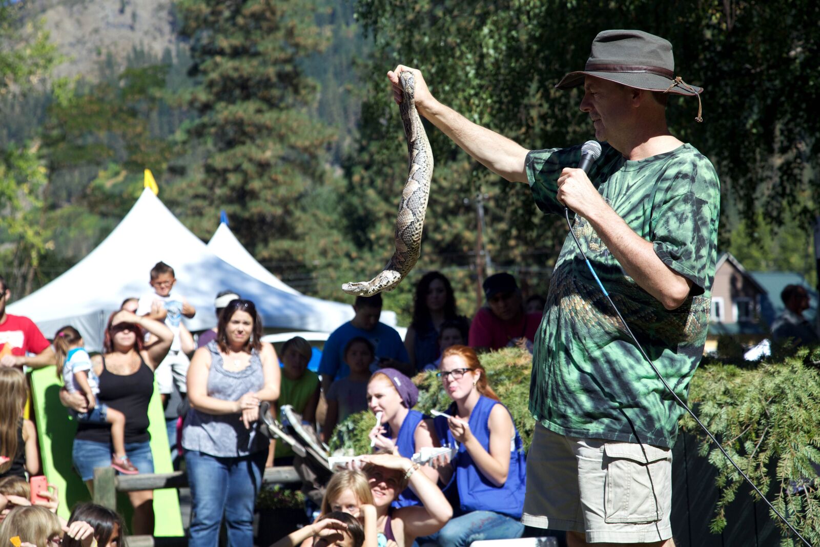 Canon EOS 5D Mark II sample photo. Educator, displays, snake photography