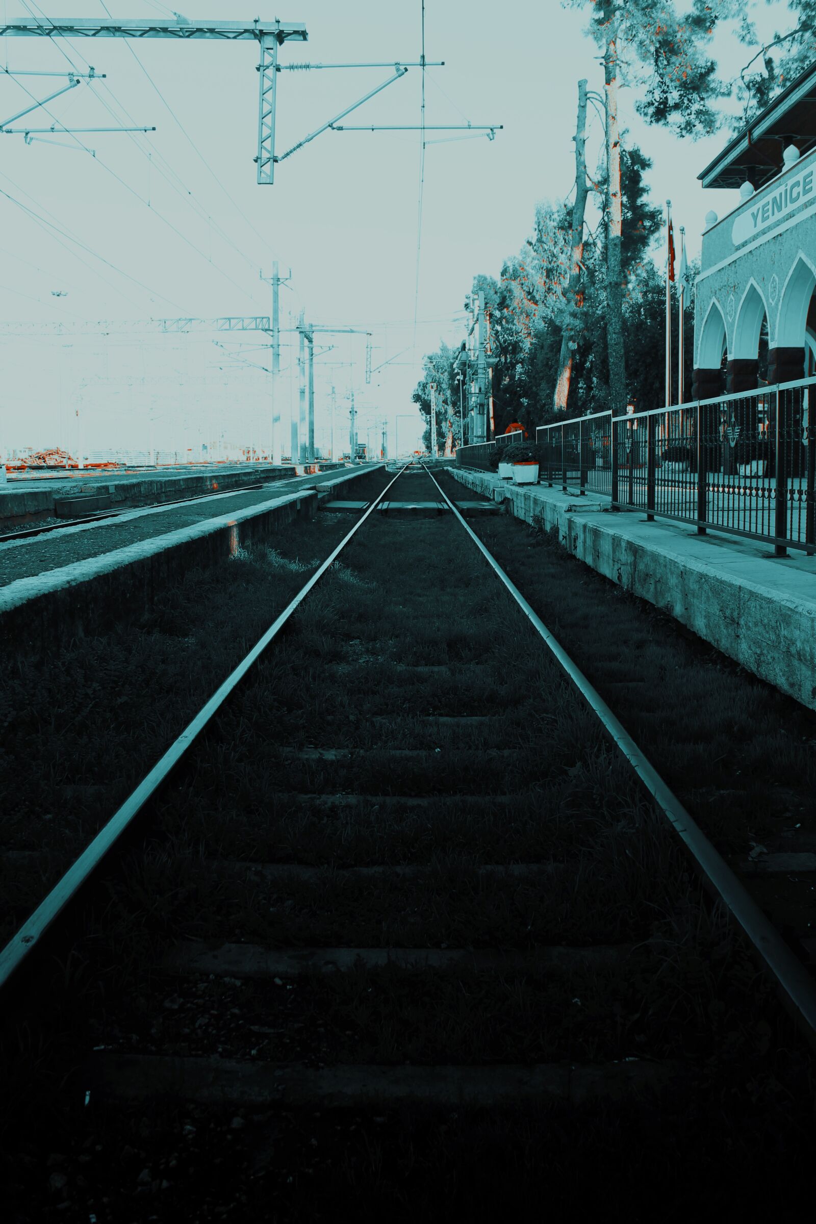 Canon EOS 1100D (EOS Rebel T3 / EOS Kiss X50) sample photo. Train, black, white photography