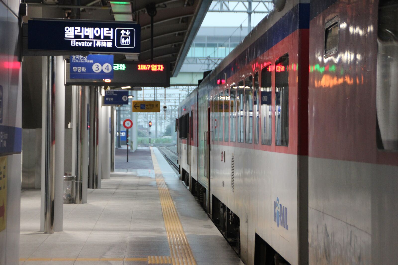 Canon EOS 600D (Rebel EOS T3i / EOS Kiss X5) sample photo. Train, railway, transportation photography