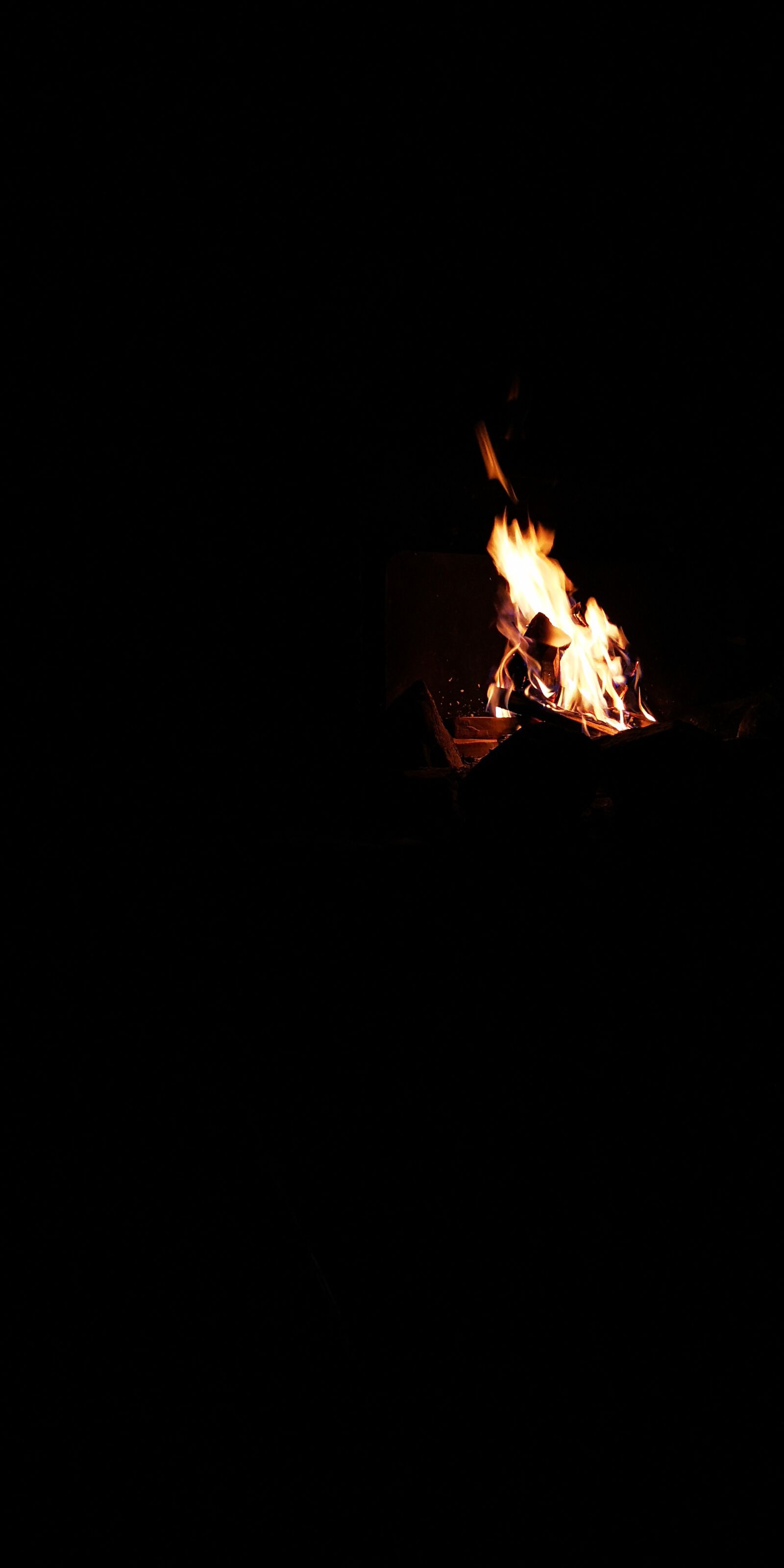 HUAWEI P20 sample photo. Fire, burns, night photography