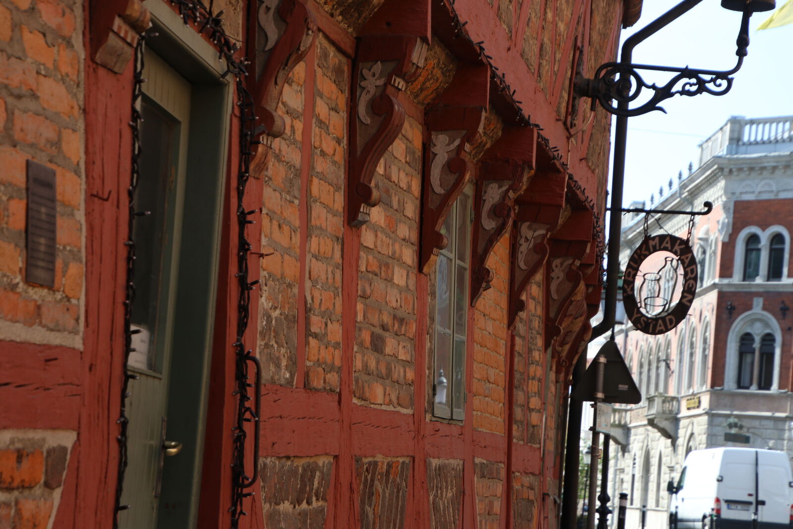 Canon EOS 7D Mark II sample photo. Beams, bricks, carved, wood photography