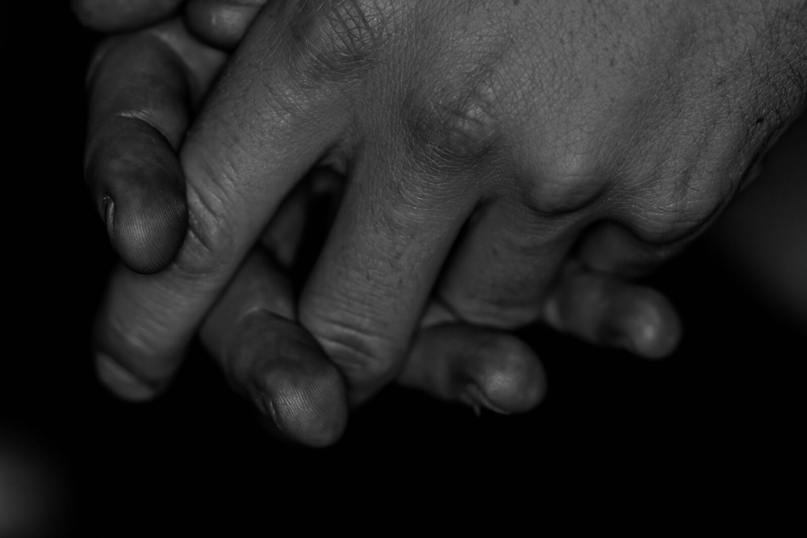 Canon EOS 7D Mark II sample photo. Hands, black and white photography