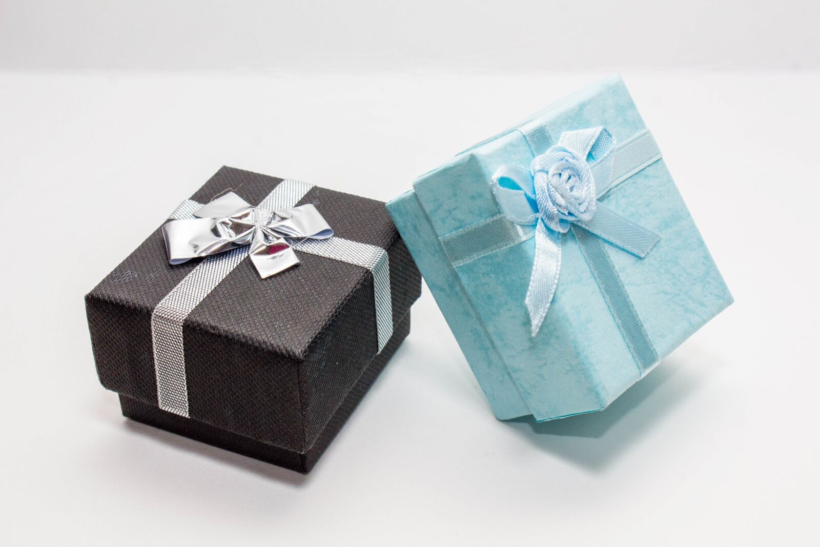 Canon EOS 700D (EOS Rebel T5i / EOS Kiss X7i) sample photo. Gift, box, christmas photography