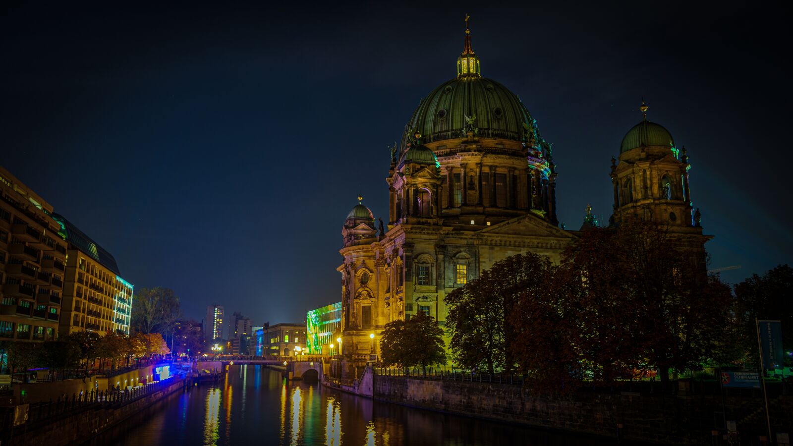 Sony a7 II + Sony FE 28-70mm F3.5-5.6 OSS sample photo. Night photograph, long exposure photography