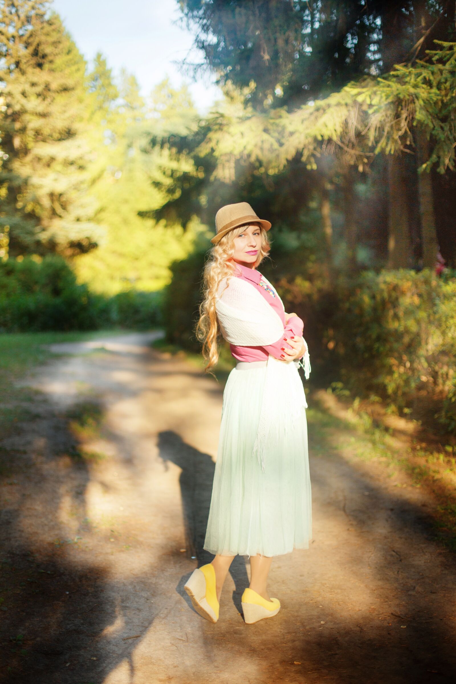 Canon EOS 6D sample photo. Woman, sun, park photography