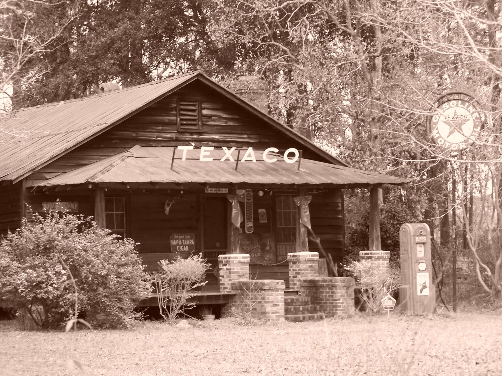 Kodak DX7590 ZOOM DIGITAL CAMERA sample photo. Vintage, gas, station photography