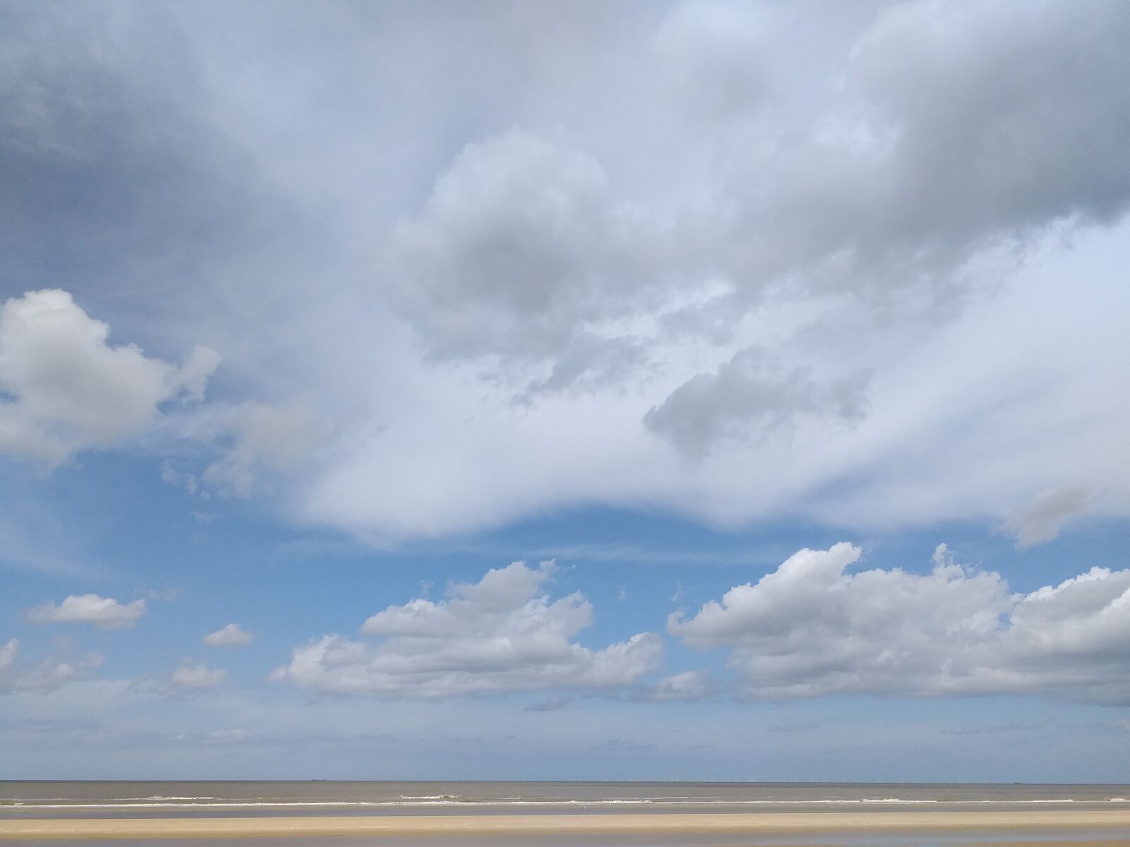 Samsung Galaxy J4+ sample photo. Blue sky, beach, sunny photography