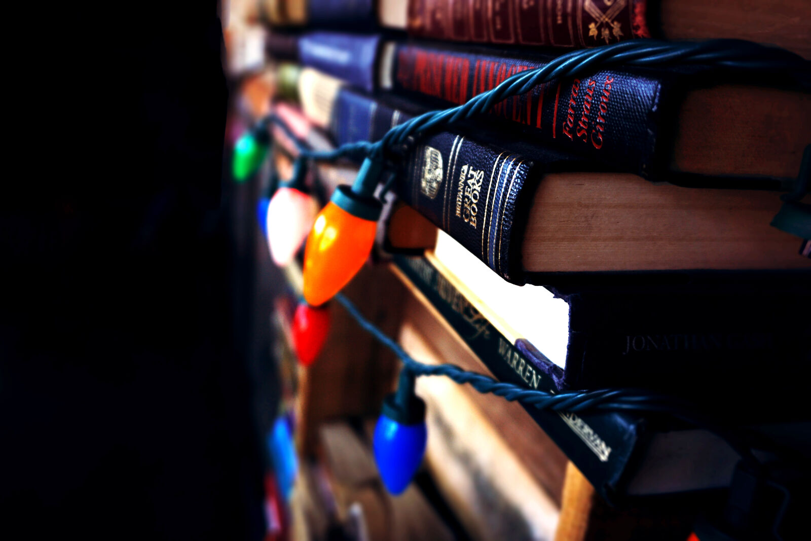 Sony E 16-50mm F3.5-5.6 PZ OSS sample photo. Book, stack, books, christmas photography