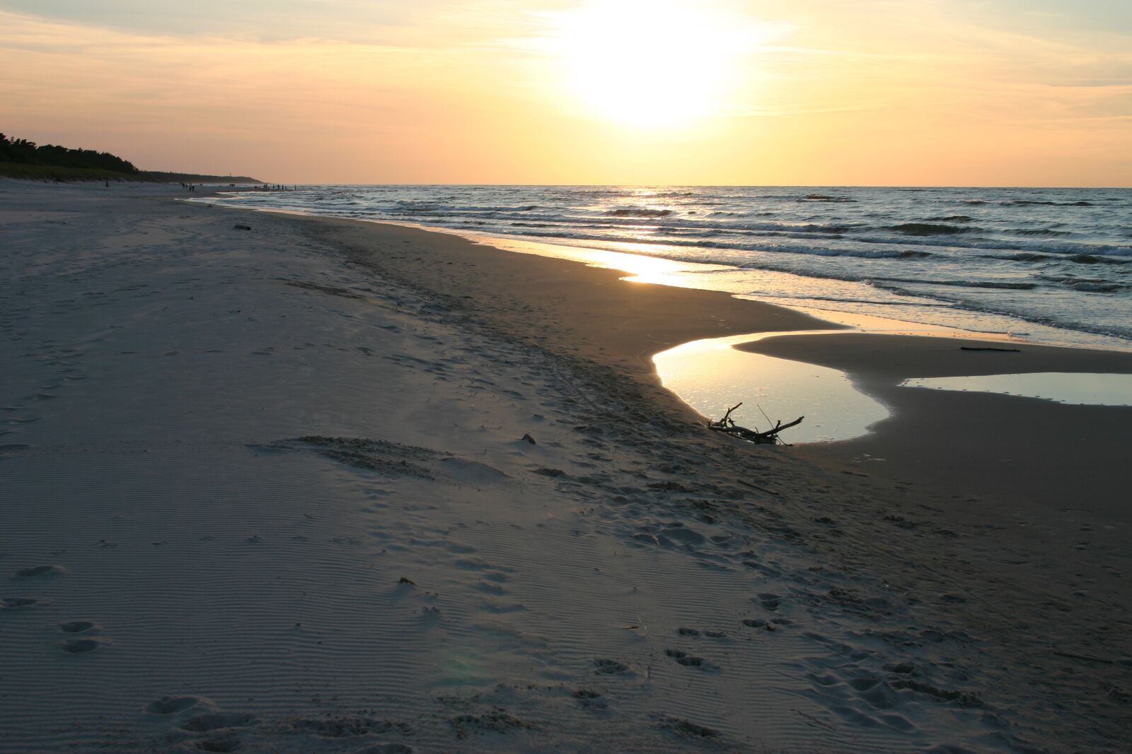 Canon EOS 300D (EOS Digital Rebel / EOS Kiss Digital) sample photo. Beach, twilight, landscape photography