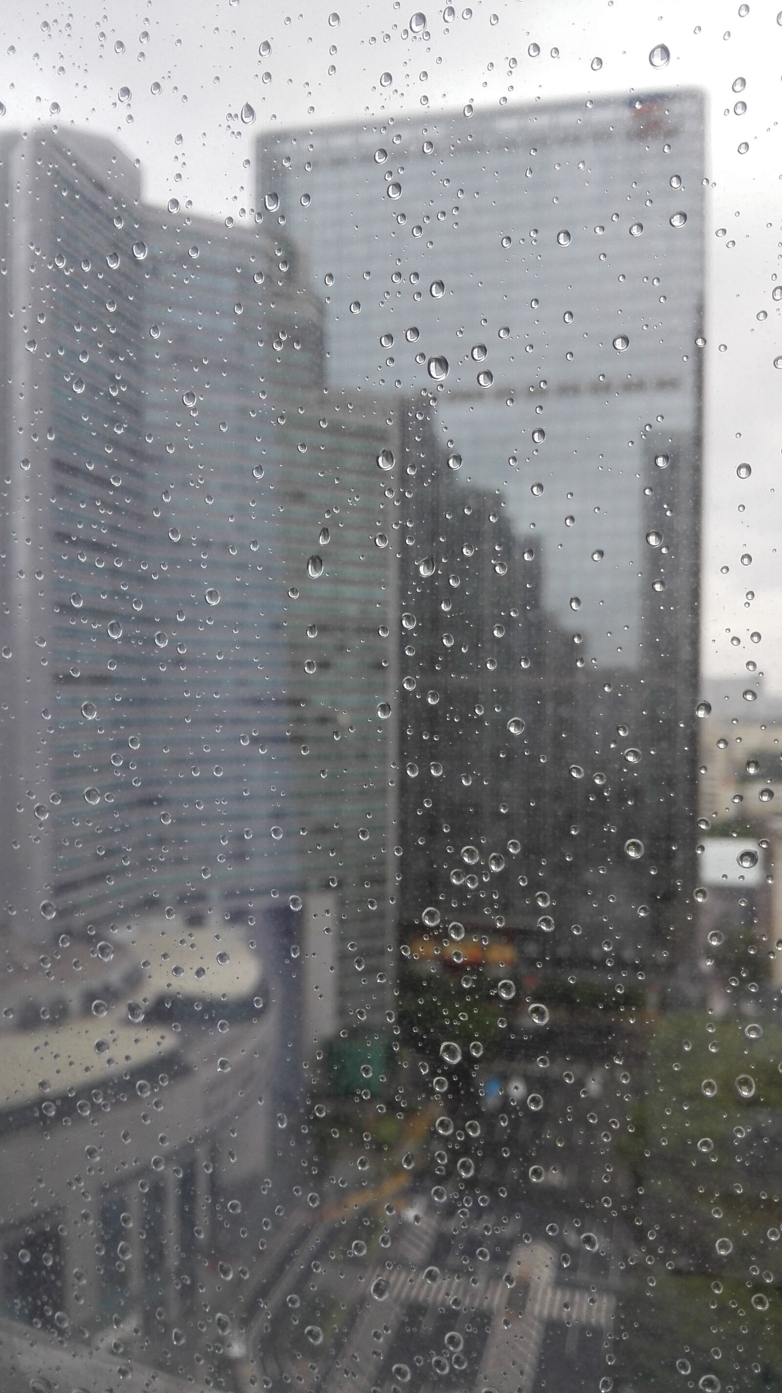 HUAWEI P7-L09 sample photo. Rain in the city photography