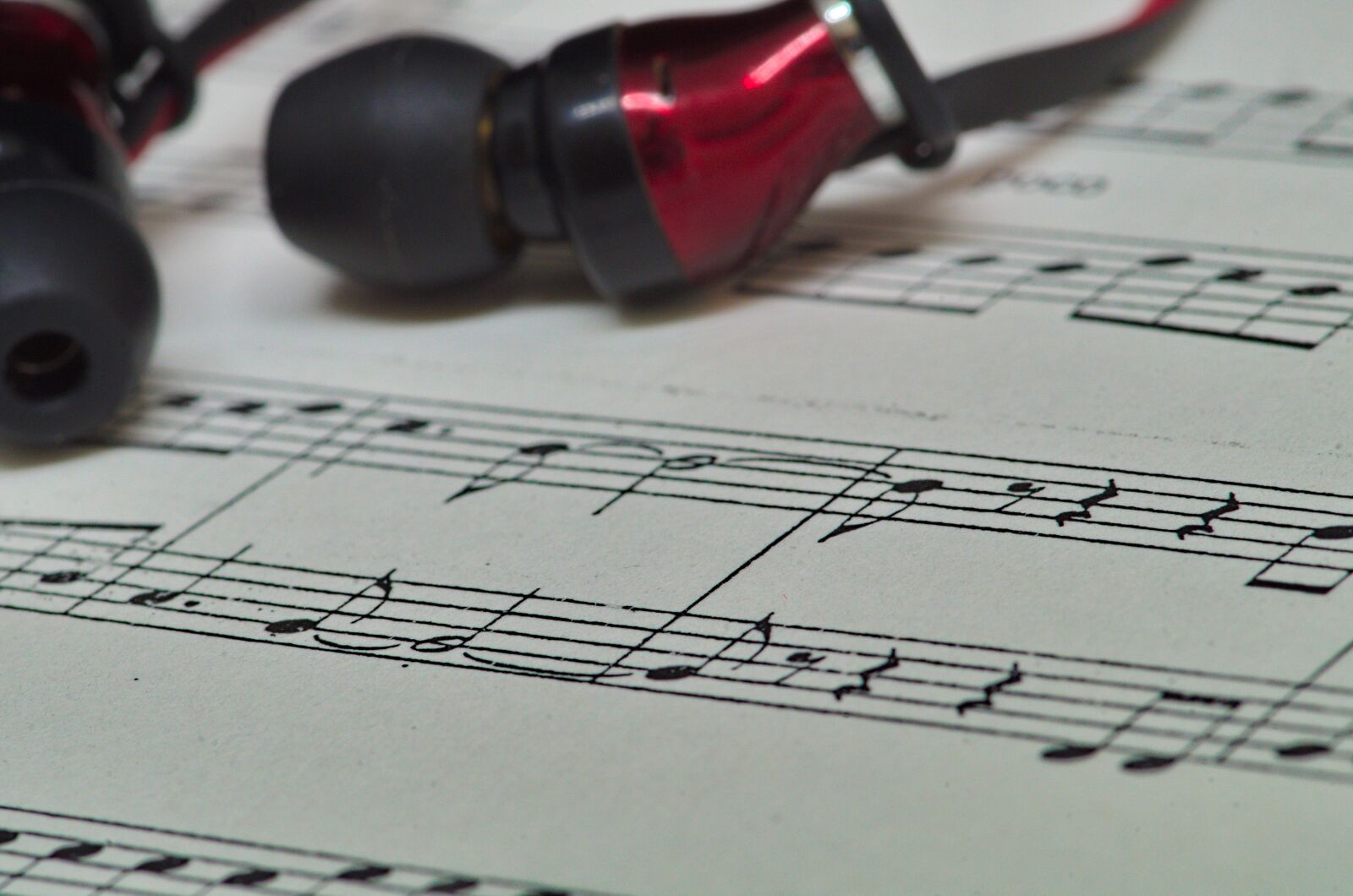 Pentax K-50 sample photo. Music, headphones, notenblatt photography
